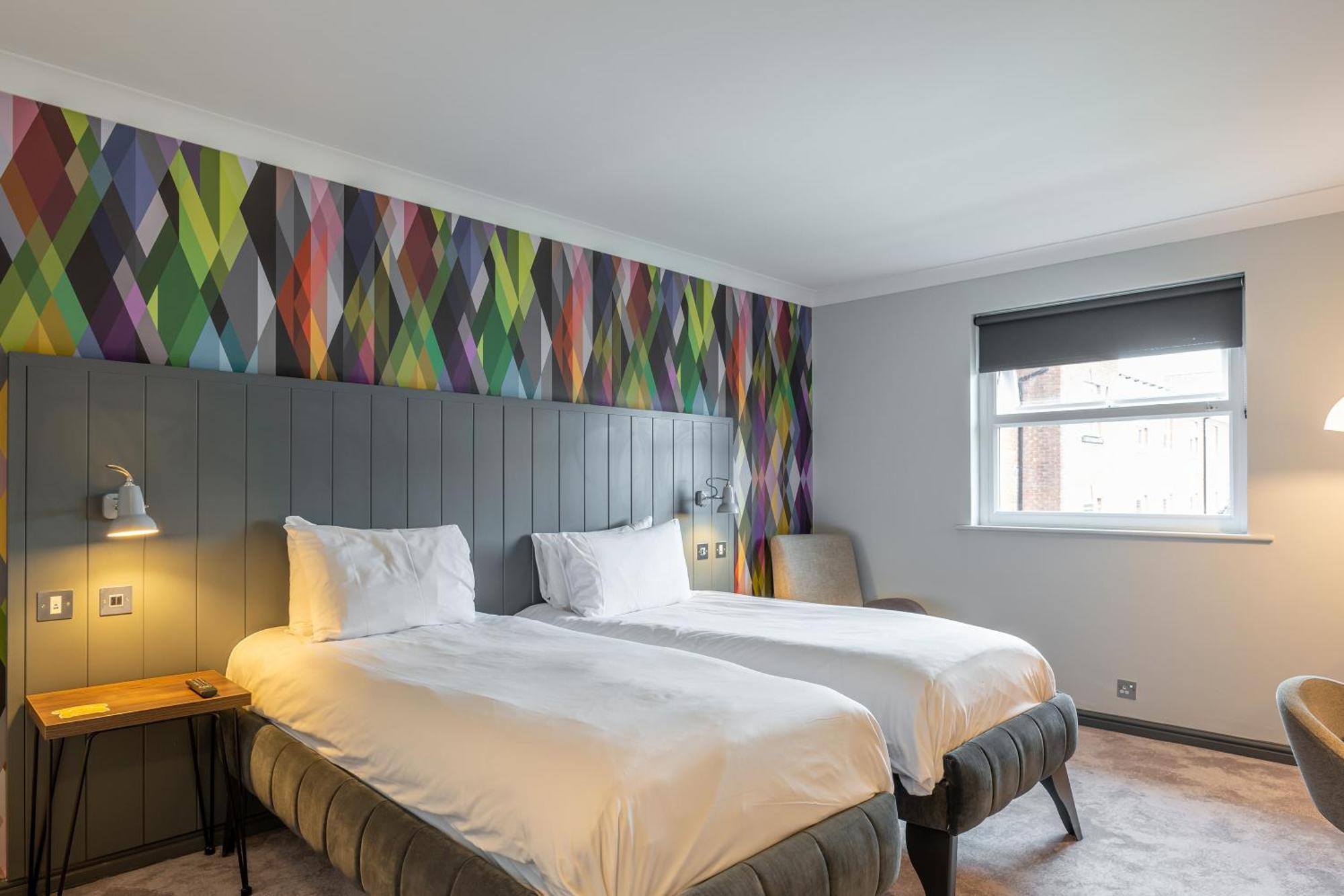 Village Hotel Кардифф Экстерьер фото